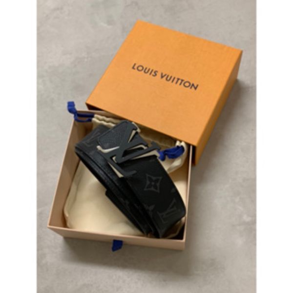 圖片 Louis Vuitton LV 經典 霧黑銀頭 搭配 黑色老花男生 皮帶