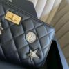 圖片 Chanel 黑金復刻徽章2.55拉鍊長夾