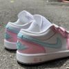 圖片 Nike Air Jordan 1 Low 白 粉 粉藍 狗狗掌印 休閒鞋 籃球鞋 HM3706-141