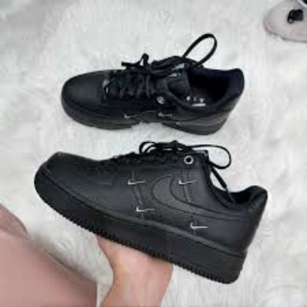 圖片 NIKE W AIR FORCE 1 '07 LX 'Black Silver' 黑魂四銀勾 立體 小銀勾 四勾 休閒鞋【HQ1180-001】AF1