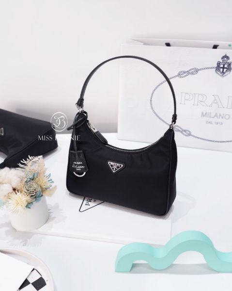 圖片 Prada 2005 皮革提拔腋下包(預購)