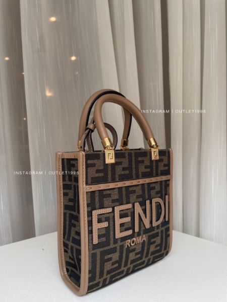 圖片 FENDI 經典老花琴譜包