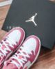 圖片 鞋教 預購 Nike Air Jordan 1 Low GS "Desert Berry" 草莓熊 熊抱哥 女款 553560-616