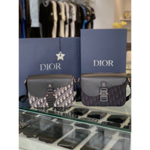 圖片 Dior 皮革馬鞍設計 黑色 、卡其色 老花 男生 側背包 郵差包