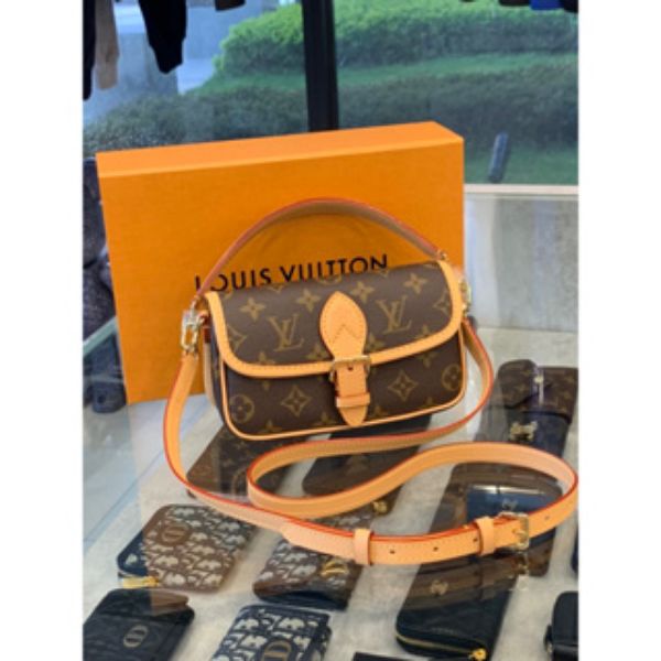 圖片 Louis Vuitton LV Nano Diane 經典老花配色 小 法棍包 缺貨 爆款 新款