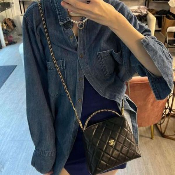 圖片 Chanel 24a黑金荔枝手柄飯盒包