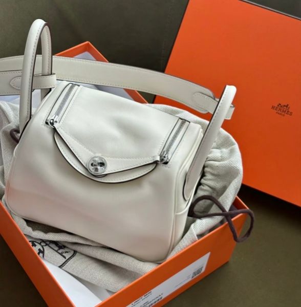 圖片 Hermes mini lindy 奶油白銀扣 Z刻swift皮 