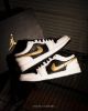 圖片 鞋教 Nike Air Jordan 1 Low "White Black Metallic Gold Swoosh" 黑金 反轉熊貓 553558-172