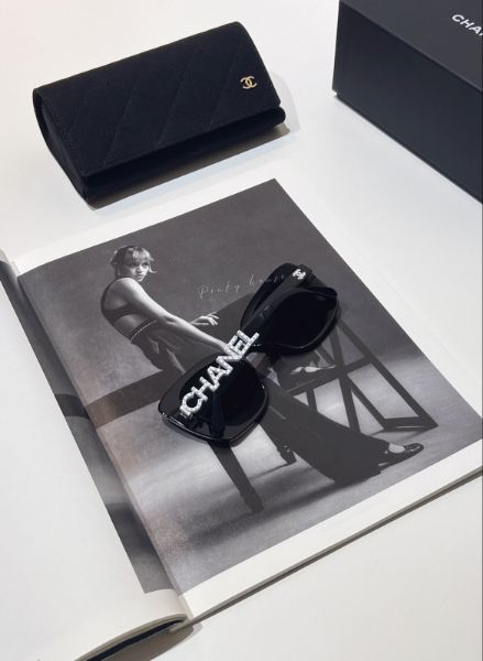 圖片 Chanel 白色字母水鑽墨鏡