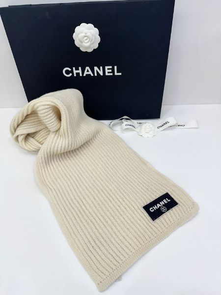 圖片 台灣購證 全新  Chanel 圍巾 AA9552 秋冬 奶油白 「加厚款」100%喀什米爾羊毛 手工刺繡 亮片圍巾