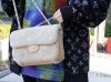 圖片 Chanel A90466 Pearl Flap Bag 中型泰迪珍珠羊毛肩背包 26 cm 銀灰