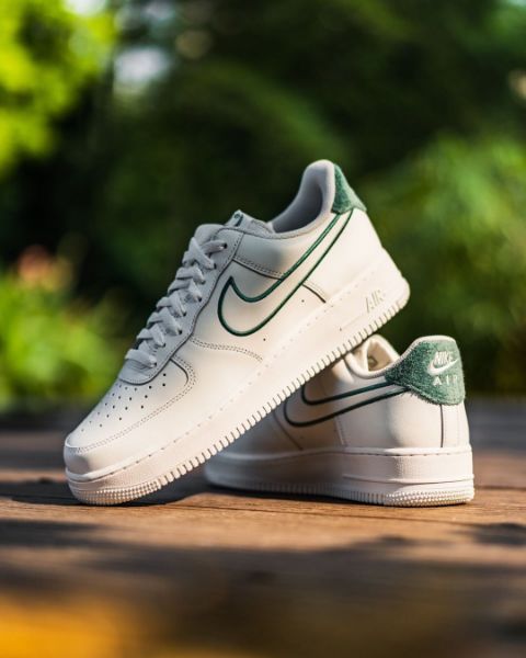 圖片 鞋教 Nike Air Force 1'07 Low LV8 "Resort And Sport" 白綠 復古 毛絨 縫線 FN8349-100