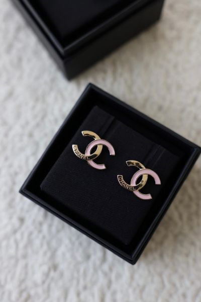 圖片 Chanel 粉琺瑯淡金雙C耳針