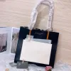 圖片 Marc Jacobs｜MJ 鎖頭大托特