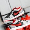 圖片 鞋教 Nike Air Jordan 1 Low "Black Light Smoke Grey Gym Red" 煙灰 紅勾 黑灰紅 553558-060