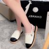 圖片 Chanel 21春夏黑白鏈條涼鞋