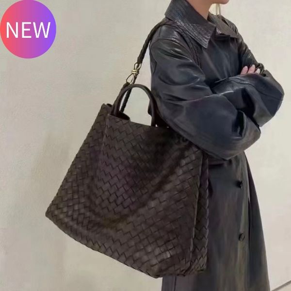 圖片 Bottega Veneta 766019 Andiamo 大款編織小羊皮包 摩卡棕《當季專櫃正售★全新商品 》