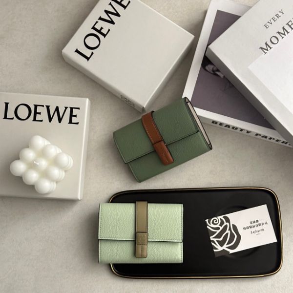 圖片 LOEWE 牛皮三折短夾