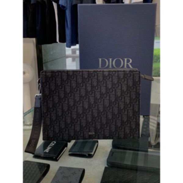 圖片 Dior 經典 滿版老花設計 黑色、卡其色 男生手拿包