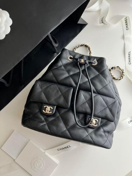 圖片 Chanel 23B Duma與流浪包的結合款，可休閒可精緻