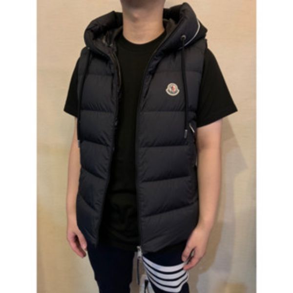 圖片 Moncler 經典 帽子字母設計 羽絨背心 黑色 白色