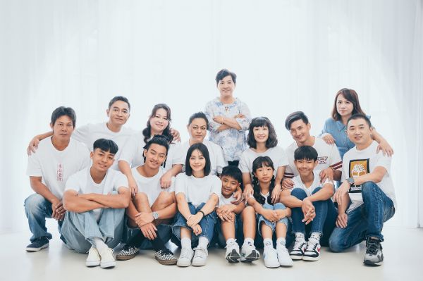 圖片 團體照 ✧全家福便服拍攝 平日$9,800/假日$11,800