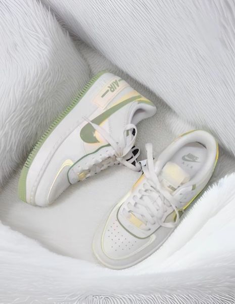 圖片 鞋教 Nike W Air Force 1 Low Shadow "Pale Ivory Oil Green" 抹茶布丁 米黃雙勾 FN6335-101