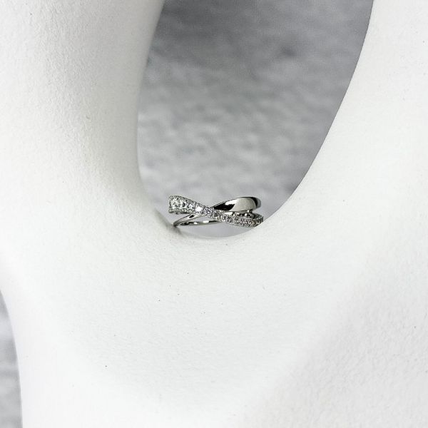 圖片 SWAROVSKI Hyperbola 雙線條交疊 密鑲繞鑽 戒指 鍍白金色