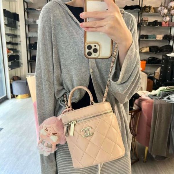 圖片 Chanel 裸粉金釦羊皮trendy化妝包