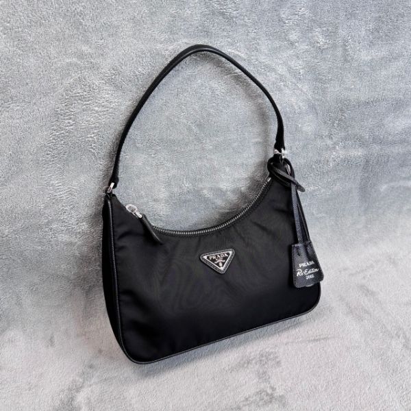 圖片 現貨不用等 ! Prada  Re-Edition 2005尼龍Hobo