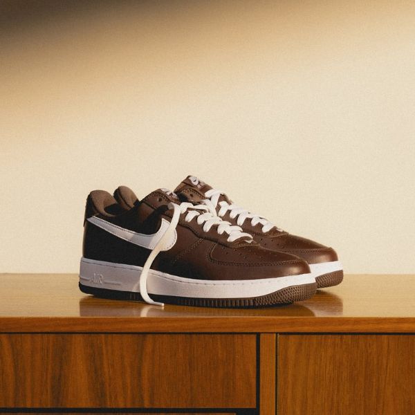 圖片 鞋教 Nike Air Force 1'07 Low Retro QS "Color of the Month Chocolate" 巧克力棕 復古 男款 FD7039-200