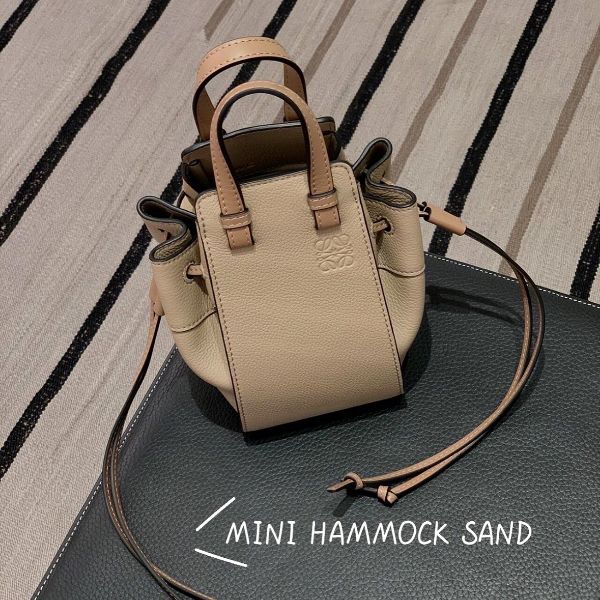 圖片 Loewe Mini Hammock 抽繩吊床包 沙色