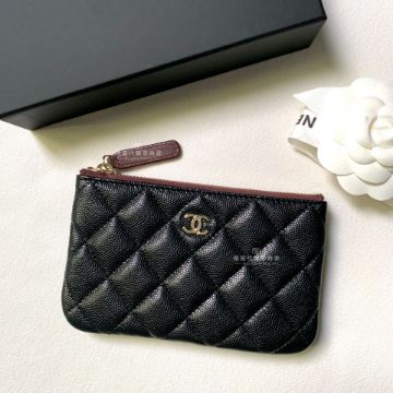 圖片 Chanel 黑牛金一字拉鍊零錢包 📝預購