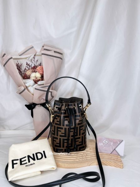 圖片  Fendi 經典小水桶 棕色皮革水桶包手提斜背包