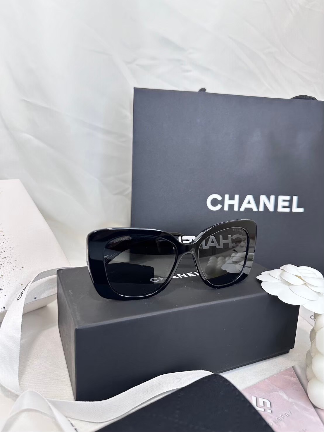 CHANEL 方形墨鏡 字樣LOGO