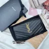 圖片  YSL MONOGRAM系列V字縫線魚子醬牛皮金屬LOGO信封長夾(黑+金）