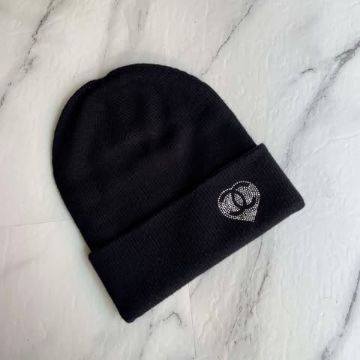 圖片 Chanel 25c黑色愛心水鑽毛帽🖤
