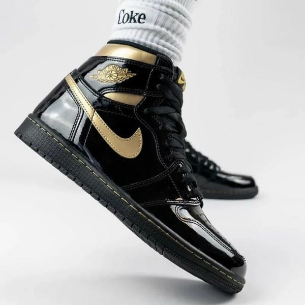 Nike Air Jordan 1 High OG "Black Gold"