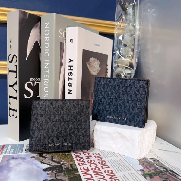 圖片 Michael Kors 燙銀字LOGO防刮皮革附證件夾/男用短夾-滿板藍