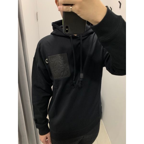 圖片 Loewe 經典 口袋皮革 大logo設計 黑色 帽t