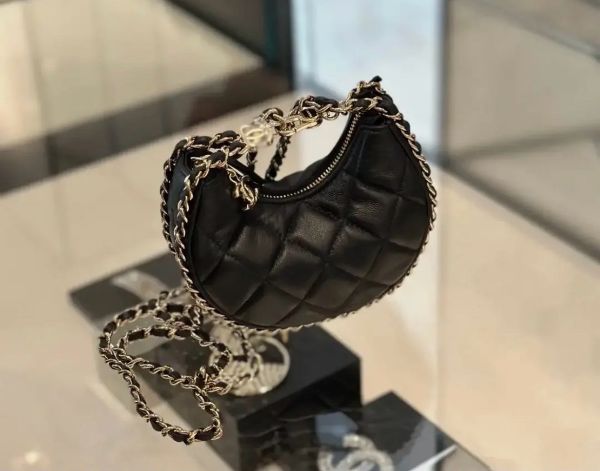 圖片 Chanel 豌豆月牙包 小號 一包多用，可手拎單肩斜挎小巧精緻，不易撞包
