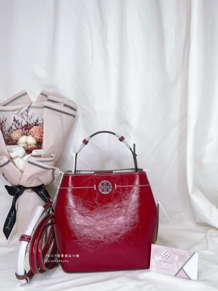 圖片 Tory Burch｜TB Felix 漆面手提水桶 斜背包
