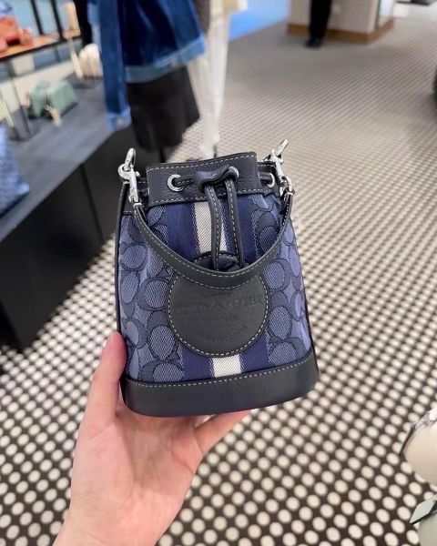 圖片 ［SKR精品服飾］Coach 迷你水桶包 午夜藍