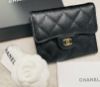 圖片 《現貨最低特價 》CHANEL 經典小型口蓋皮夾 三層摺疊短夾(黑x金)