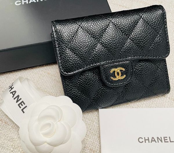 圖片 《現貨最低特價 》CHANEL 經典小型口蓋皮夾 三層摺疊短夾(黑x金)