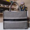 圖片 《Dior BOOK TOTE 千鳥紋 中號》
