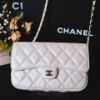 圖片 《CHANEL珠光白 人魚姬手機包》