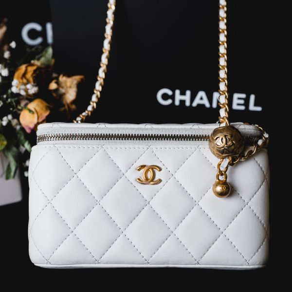 圖片 《CHANEL 白色金球盒子包》