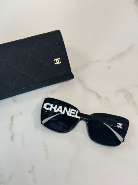 圖片 現貨不用等 ! CHANEL 5422 鏤空白字墨鏡