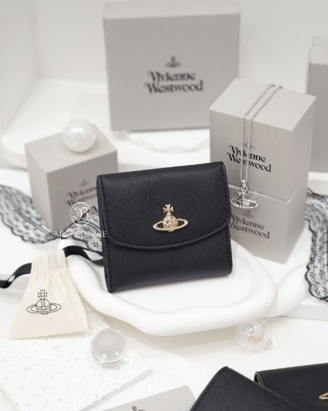 圖片 Vivienne Westwood 土星立體LOGO淡金釦十字紋兩折短夾/黑色